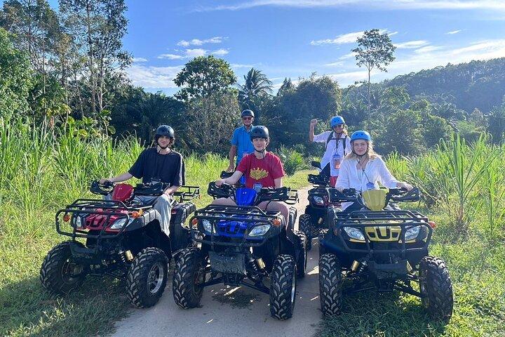 ATV-Fahrt durch Berg- und Wasserfallwege in Khao Lak