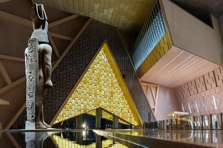 Excursão de um dia Grand Egyptian Museum and Pyramids de Hurghada