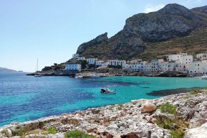 Mini cruise to discover the beauty of Favignana and Levanzo.