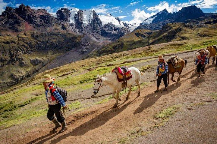 Privat transport fra Cusco til Rainbow Mountain, Peru