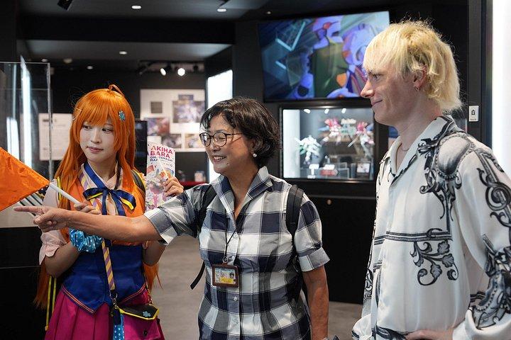 ガイドとコスプレイヤーで秋葉原サブカルチャーを探訪