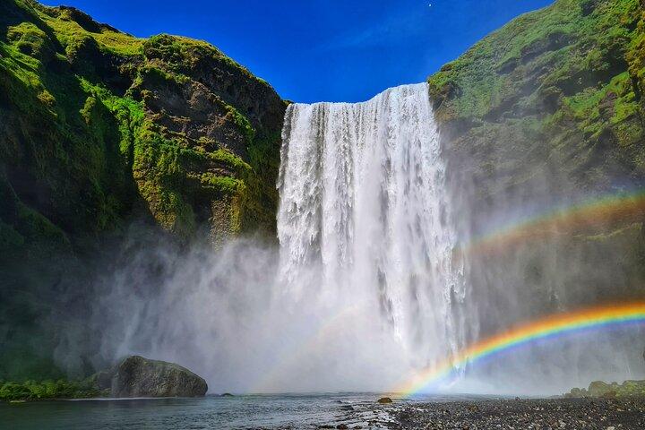Cascate della costa meridionale e Black Sand Beach Tour privato Islanda