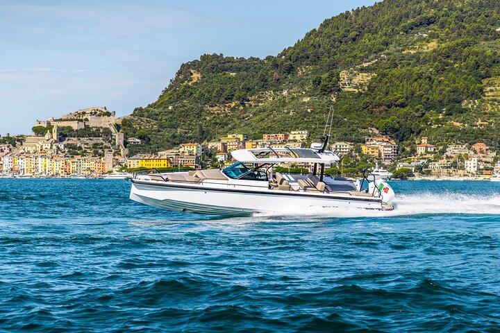 Excursion en bateau privé d'Athènes à Agistri & Aegina