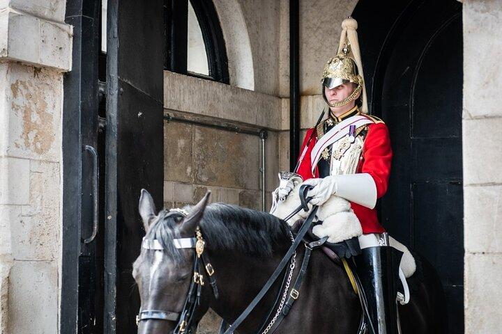 Visite à pied de la royauté britannique de la Couronne