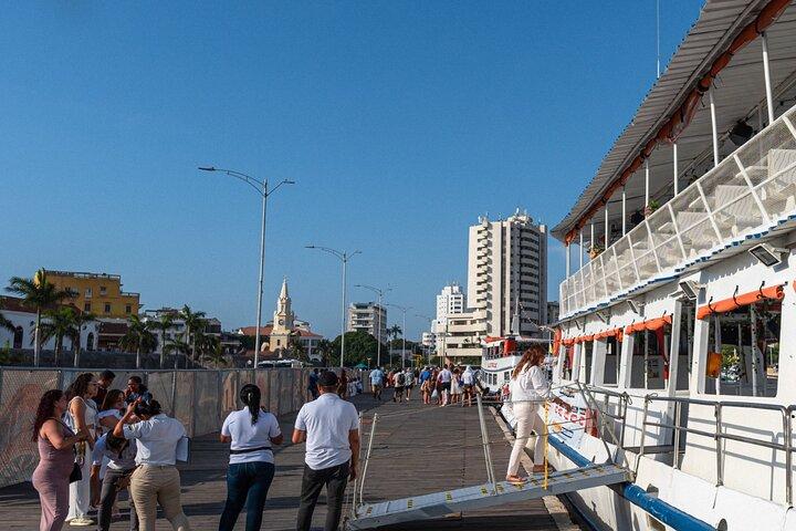 Atterraggio in Bahia de Cartagena con Ballo e Barra Libera in Barco