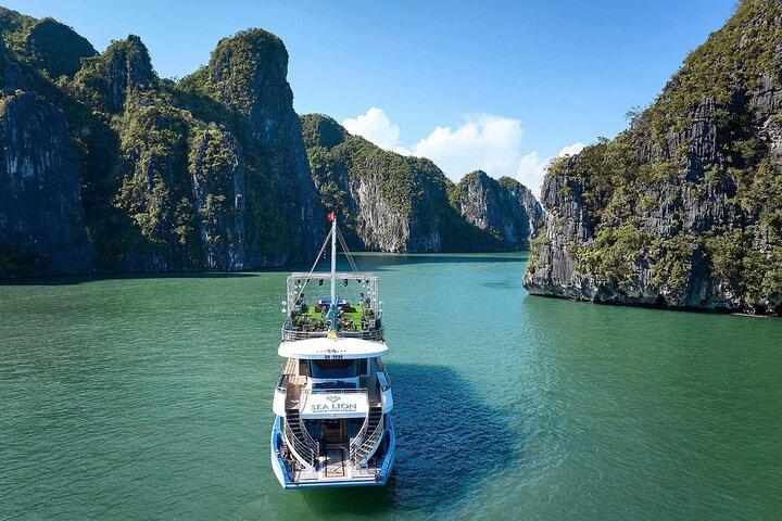 Best Seller Ha Long Bay Cruise de Hanoi Buffet e Limousine