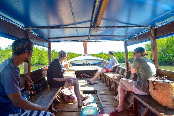 Excursion en bateau à longue queue dans la mangrove de Koh Lanta et à Monkey Point