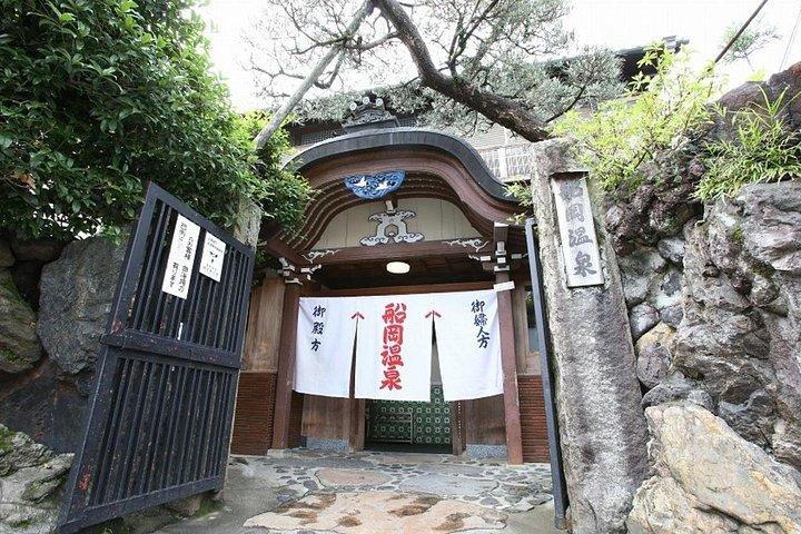 船岡温泉でタトゥーフレンドリーな日本語の入浴文化ツアー
