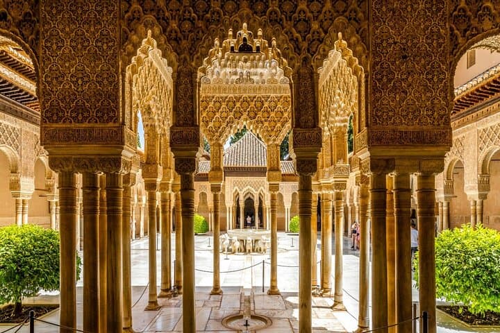 Premium Half Day Tour of the Alhambra of Granada + tickets