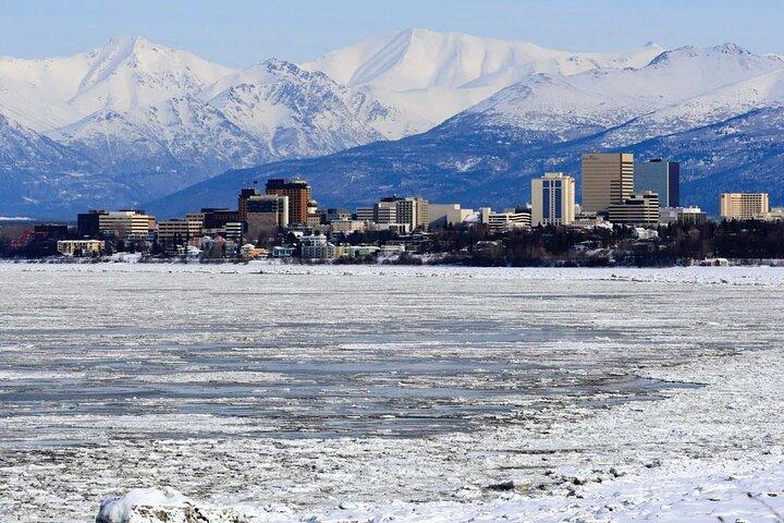 アラスカ・アンカレッジ空港ANCからアンカレッジ市へのプライベートトランスファー