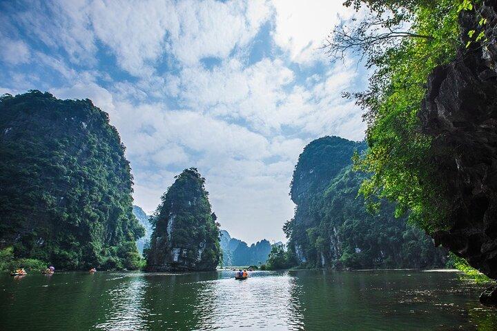 De Hanoï à Ninh Binh Tour d'une journée Points forts : Déjeuner, bateau et vélo