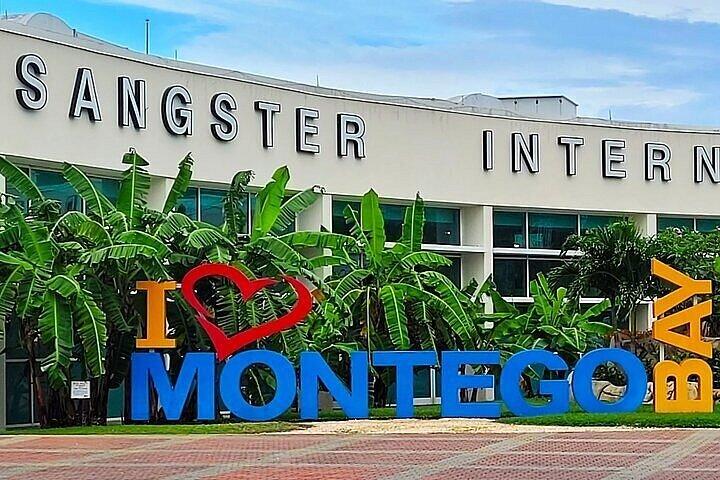 Traslado al aeropuerto de Montego Bay y a los hoteles de Falmouth