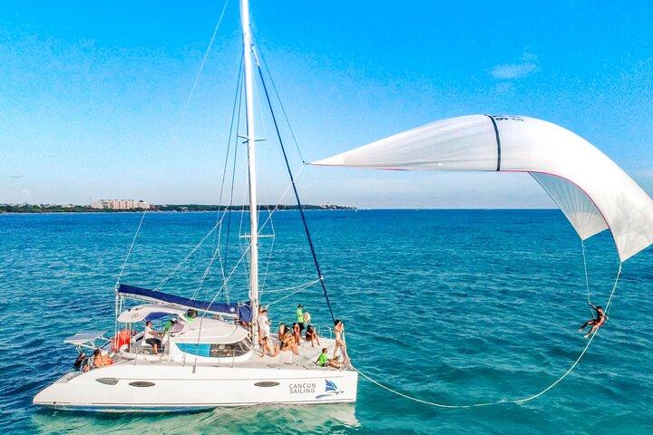Catamarán Isla Mujeres, barra libre, almuerzo y club de playa