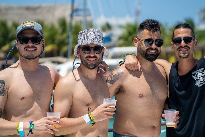 カタマラン島、オープンバー、ランチ、ビーチクラブ