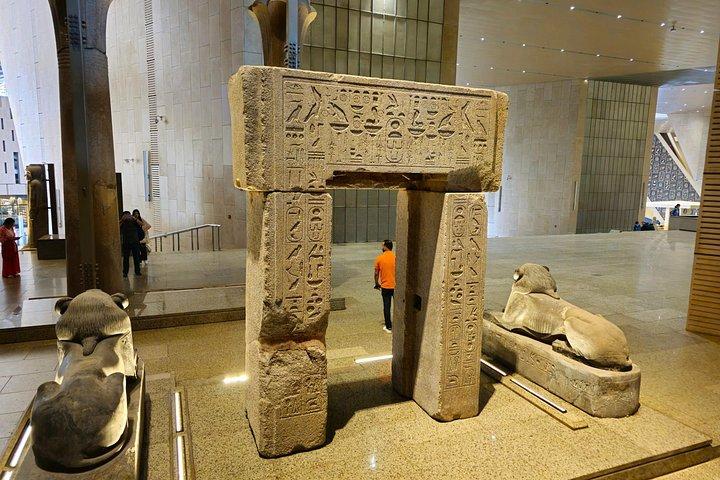 カイロ発：グランド・エジプト博物館、ピラミッド、スフィンクス日帰りツアー