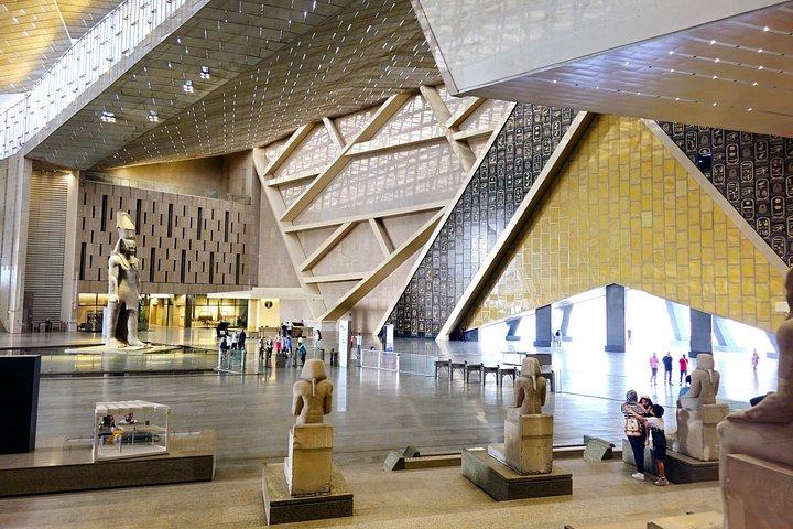 カイロ発：グランド・エジプト博物館、ピラミッド、スフィンクス日帰りツアー