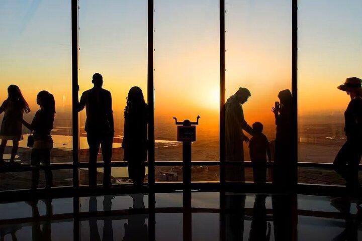 Burj Khalifa At The Top Sunrise tour incluant Morning Treat