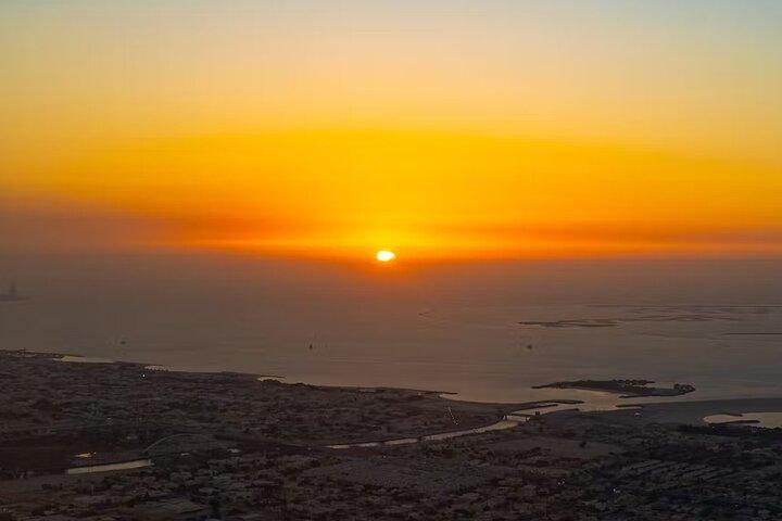 Burj Khalifa At The Top Sunrise tour inclusief ochtendtraktatie