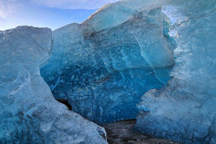 Exploración de la cueva de hielo azul desde Jökulsárlón (tour para grupos pequeños)