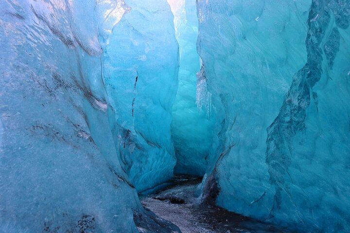 Exploración de la cueva de hielo azul desde Jökulsárlón (tour para grupos pequeños)