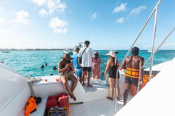 プンタ・カナ: カタマランツアー、リーフシュノーケリング、飲み放題！