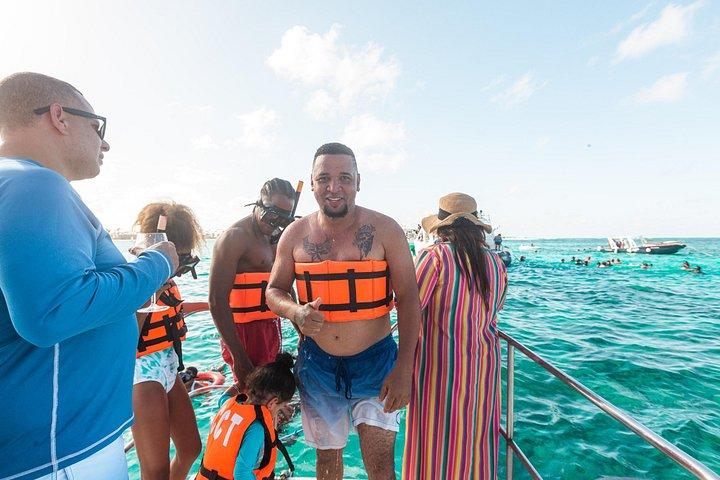 プンタ・カナ: カタマランツアー、リーフシュノーケリング、飲み放題！
