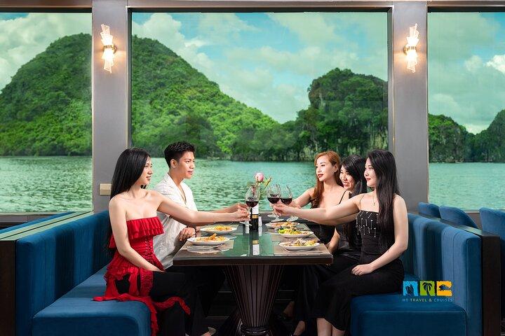 Ha Long Bay: Luxury Day Cruise, Caves, Kayak & Almoço Buffet