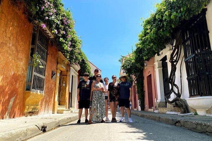 Tour a pie por la mágica ciudad de Cartagena.