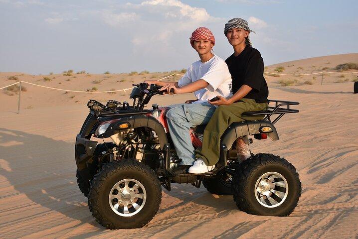 Dubai Desert Safari met live entertainment