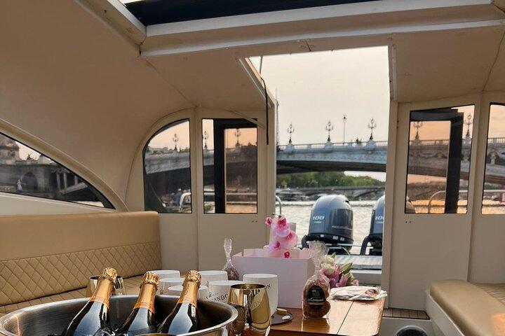 Privé VIP-cruise met proeverij van champagne en macaron