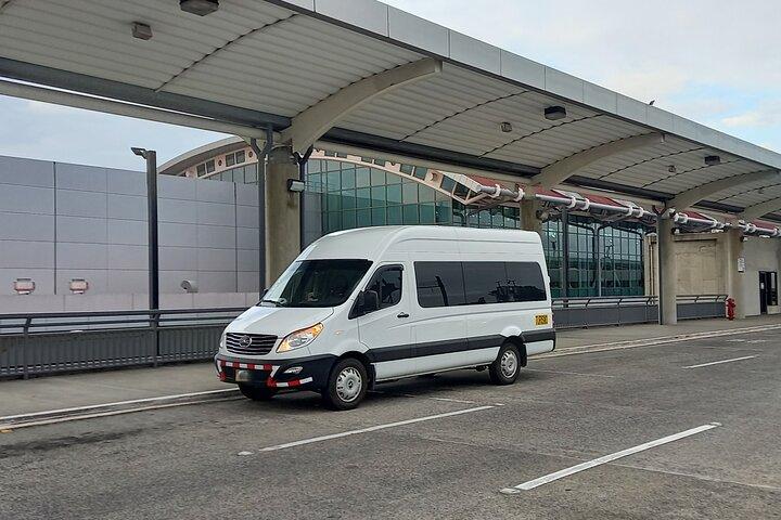 マヌエルアントニオホテル/ベジュコからSJO空港へのプライベート送迎