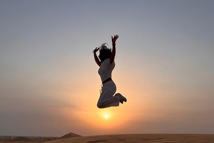 Gedeelde Abu Dhabi Adventure Tour / zonsopgangssafari, Dune bashing