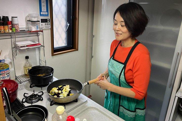 東京で家庭料理教室 地元専門家・智子さんが講師