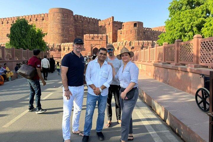 Tour privato del Taj Mahal all'alba da Delhi in auto - Tutto compreso