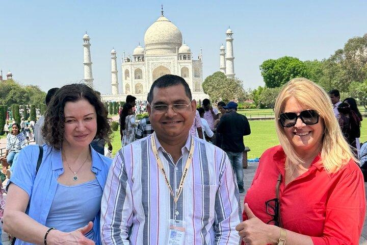 Tour privato del Taj Mahal all'alba da Delhi in auto - Tutto compreso