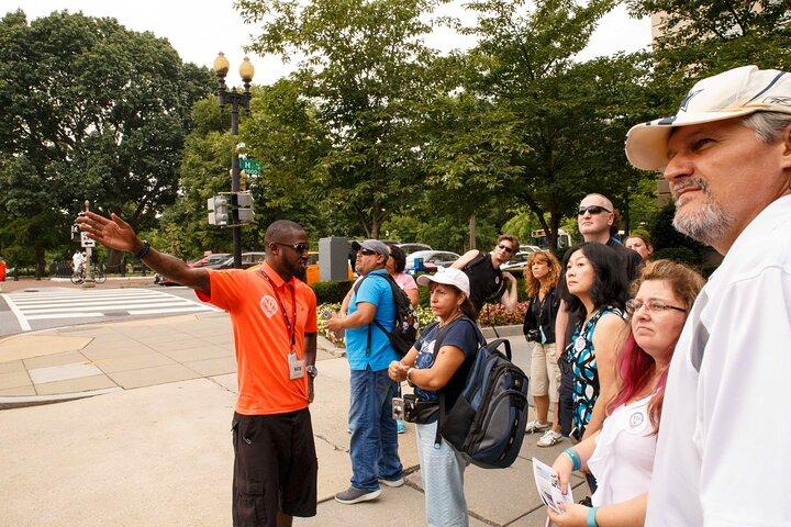 ワシントンD.C.の観光名所と記念碑を巡るハイライトツアー