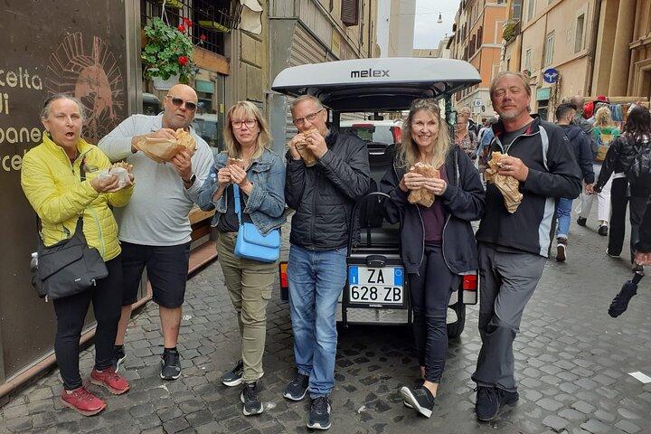 Esperienza gastronomica a Roma in un golf cart