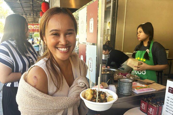 チェンマイ旧市街フードツアー（10＋郷土料理試食付き）