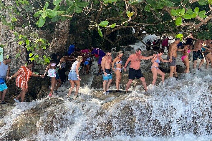 Private Dunns River Falls day trip with Entry Fee (ᵔᵕᵔ)