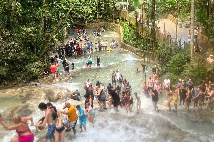 Private Dunns River Falls day trip with Entry Fee (ᵔᵕᵔ)