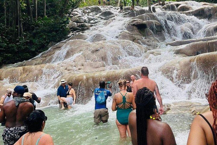 Private Dunns River Falls day trip with Entry Fee (ᵔᵕᵔ)
