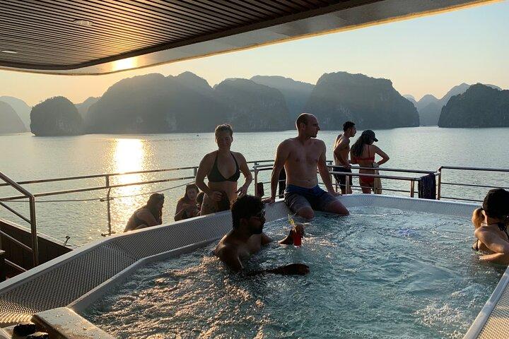 キャットバ島： 蘭河湾1日ツアー（豪華クルーズ付き）
