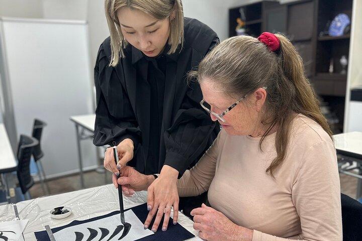 Expérience de calligraphie japonaise à Tokyo