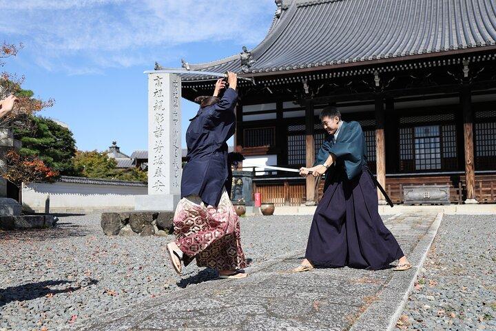Werden Sie ein Samurai-Filmstar in Kyoto, indem Sie mit einem echten Schauspieler drehen