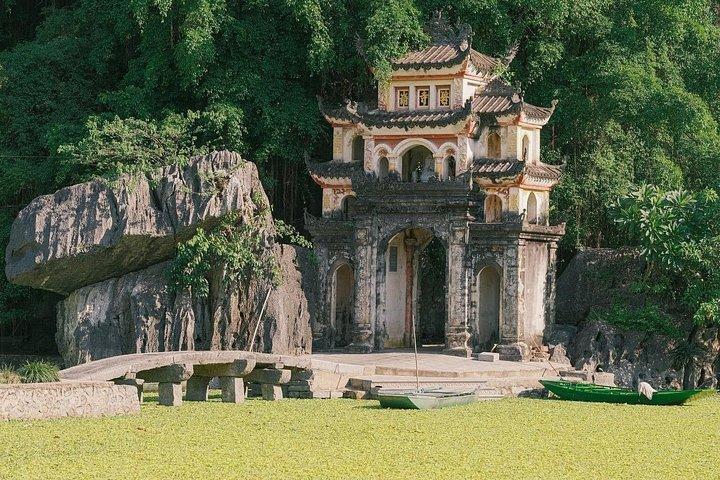 ハノイ発のトアンアン景勝ボートツアー＆ビーチドンプライベート日帰り旅行