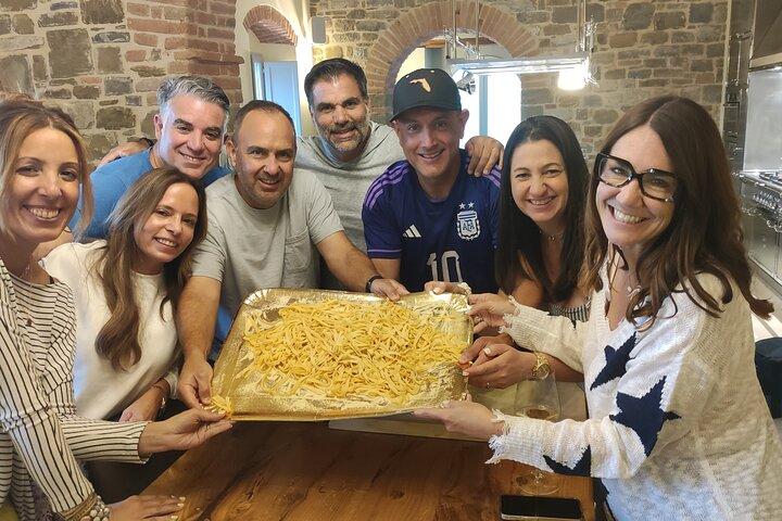 ヴィラで手作りパスタを楽しめるプライベートトスカーナ料理教室