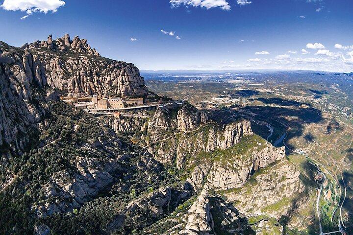 Excursion d'une journée à Montserrat Train à crémaillère panoramique de Barcelone + Ebook