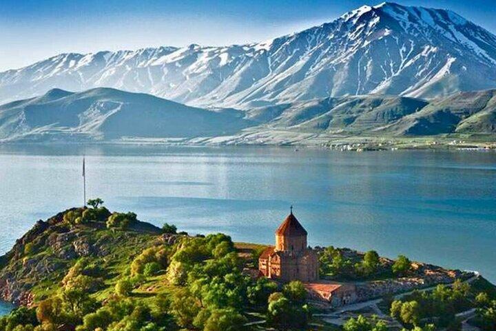 Tour privato da Yerevan alla stazione sciistica di Tsaghkadzor e al lago Sevan