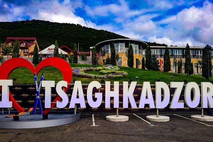 Tour privato da Yerevan alla stazione sciistica di Tsaghkadzor e al lago Sevan