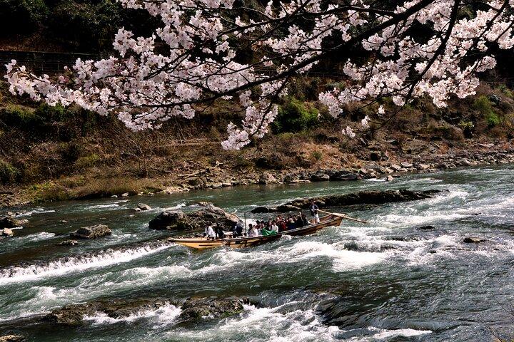 Kyoto Bustour : Saganobahn und Bootsfahrt auf dem Hozugawa-Fluss